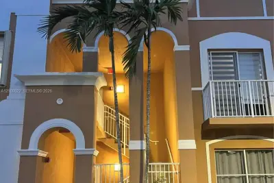 17800 NW 73rd Ave #205-21, Hialeah: photo 1 of 19