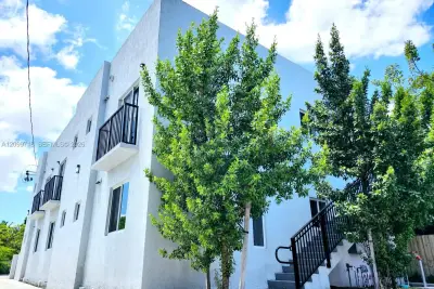 580 NW 34th St #5, Miami: photo 1 of 17