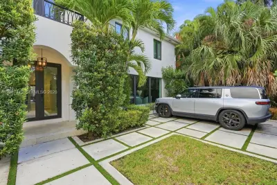 2225 Meridian Ave, Miami Beach: photo 1 of 75