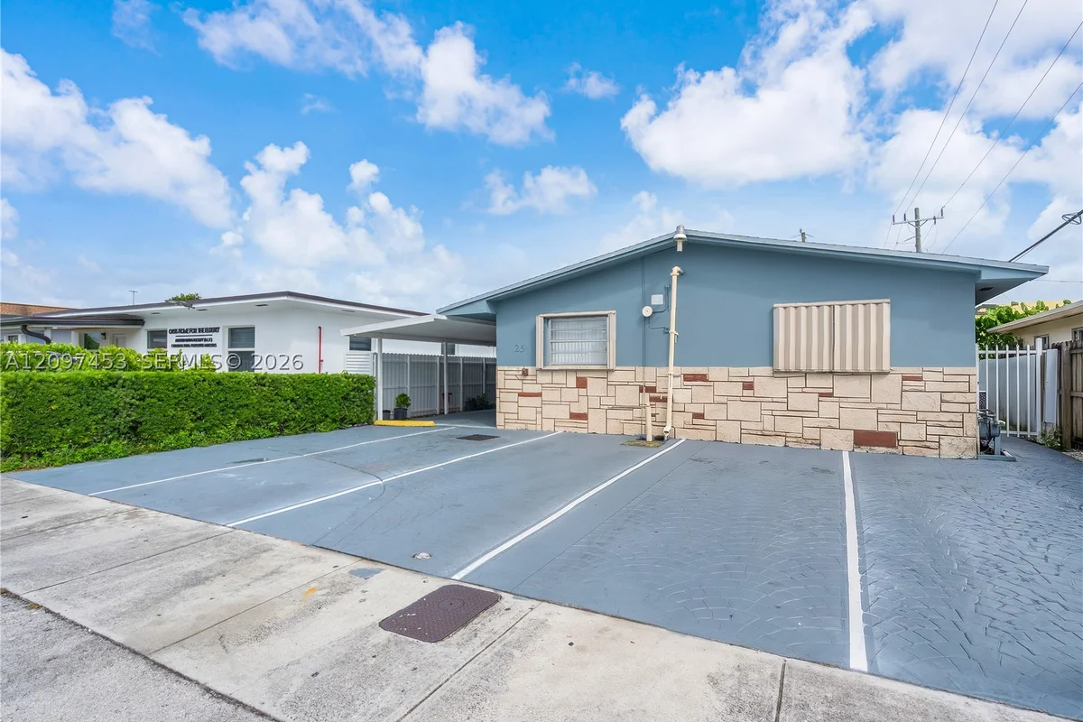 25 W 26th St, Hialeah: photo 1 of 25