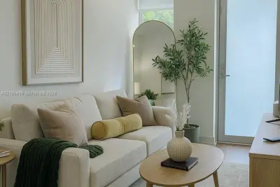 1535 West Ave #7, Miami Beach: photo 1 of 9