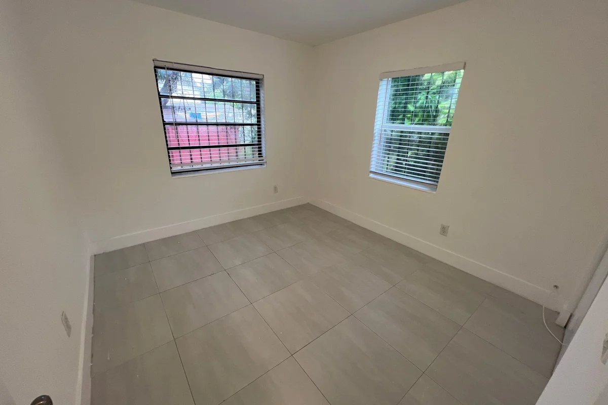 8125 NW 6th Ave #04, Miami: photo 1 of 7