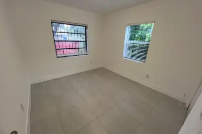 8125 NW 6th Ave #04, Miami: photo 1 of 7
