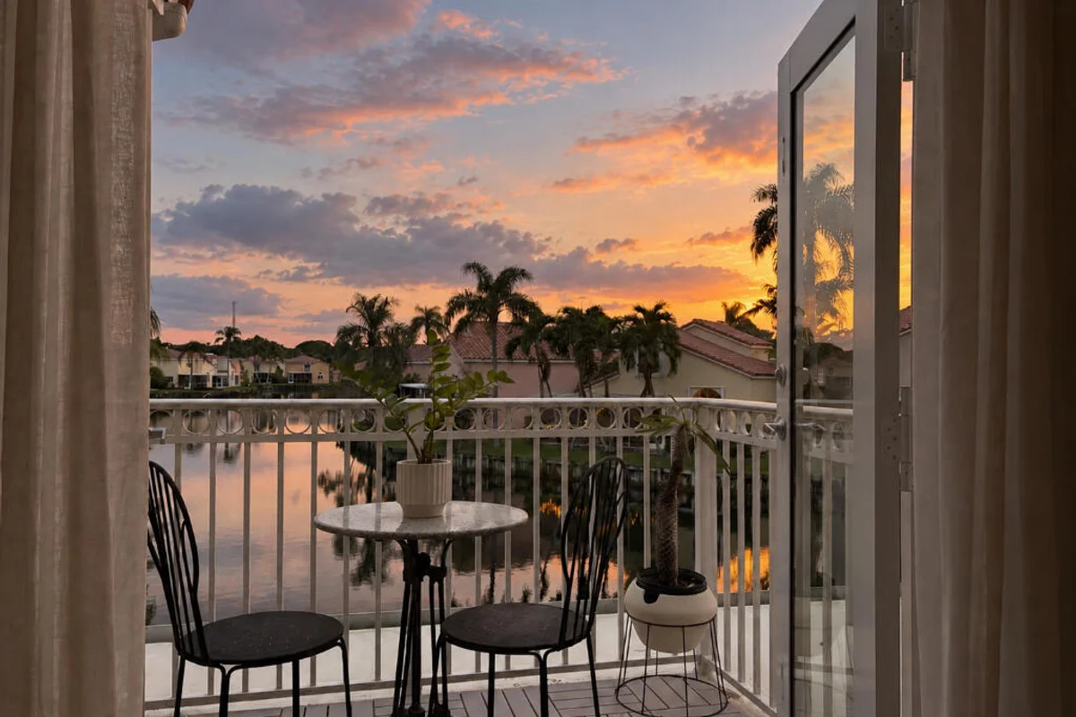 1050 SE 6th Ave, Dania Beach: photo 1 of 15