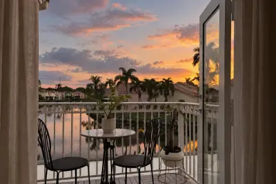 1050 SE 6th Ave, Dania Beach: photo 1 of 15