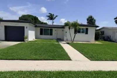 6575 NW 3rd St, Margate: photo 1 of 24