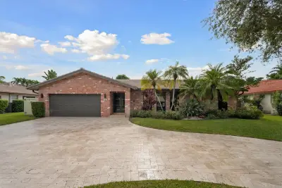 1225 NW 111th Ave, Coral Springs: photo 1 of 37