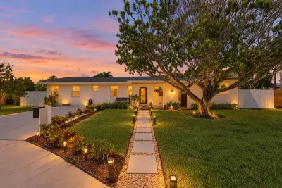 1409 Richard Ln, Lake Worth Beach: photo 1 of 40
