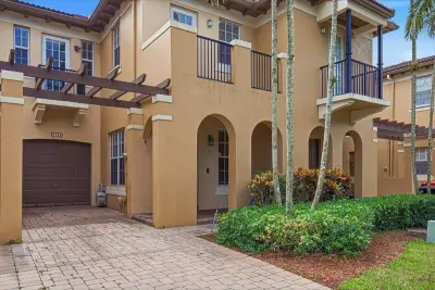 8706 Blaze Ct, Davie: photo 1 of 36