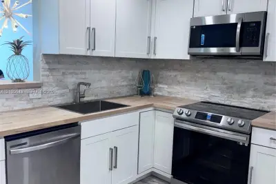 1750 NE 191st St #725, Miami: photo 1 of 19