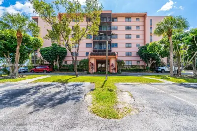 20850 San Simeon Way #106-5, Miami: photo 1 of 26