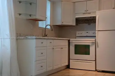 2200 Taylor St #105, Hollywood: photo 1 of 10