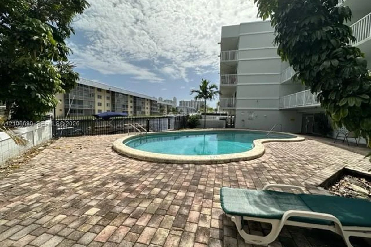 3527 NE 168th St #202, North Miami Beach: photo 1 of 15
