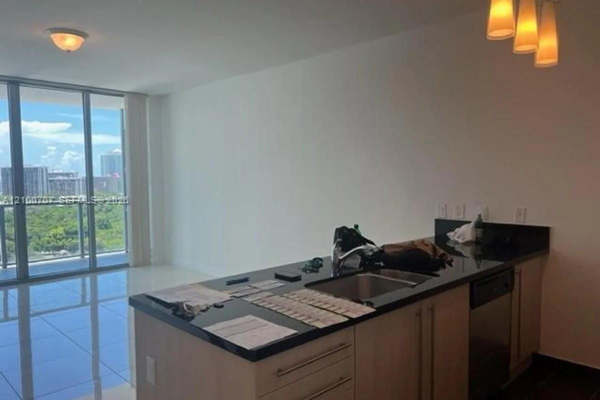 79 SW 12th St #2002-S, Miami: photo 1 of 3