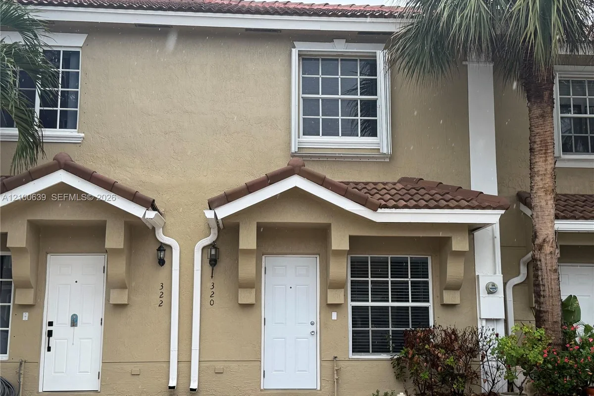 320 SW 120th Ave, Pembroke Pines: photo 1 of 19