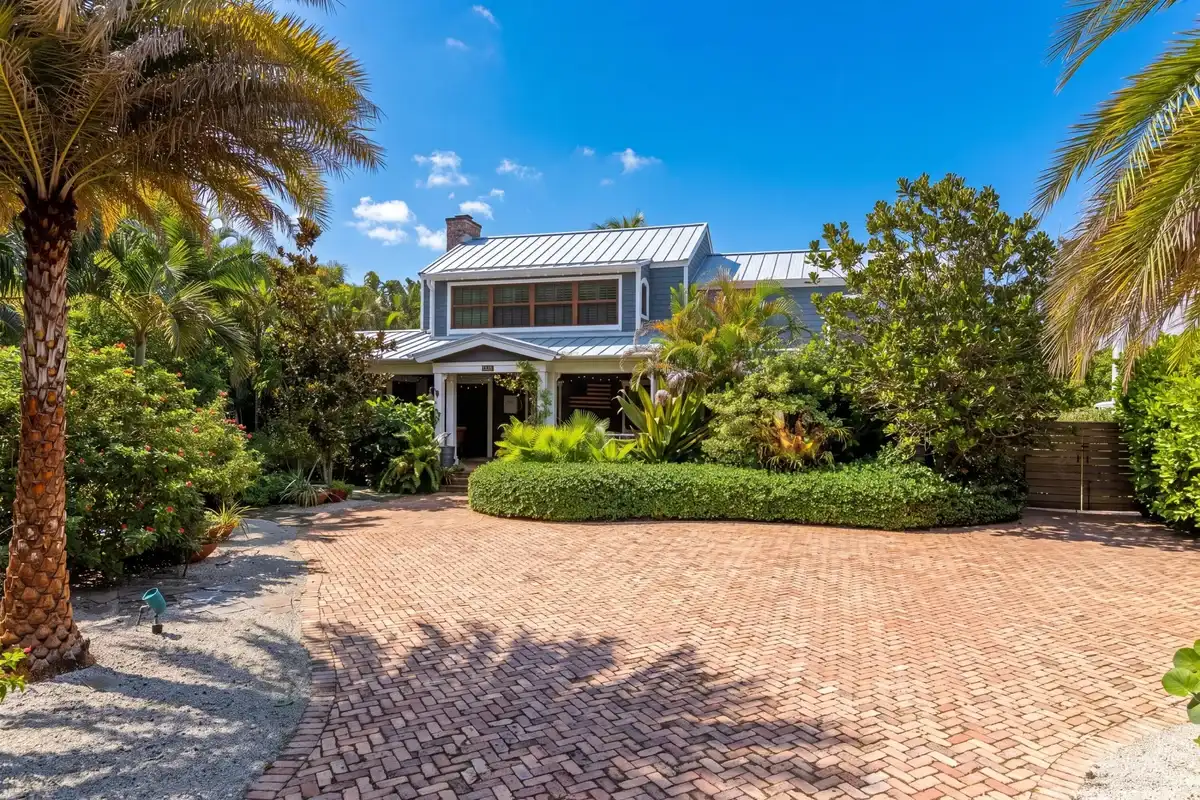 613 S Lakeside Dr, Lake Worth Beach: photo 1 of 56