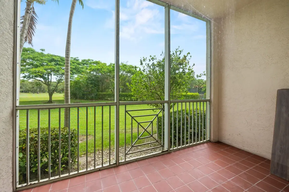 3500 Oaks Clubhouse Dr #109, Pompano Beach: photo 1 of 24