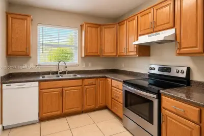 2832 Fillmore St #21, Hollywood: photo 1 of 8