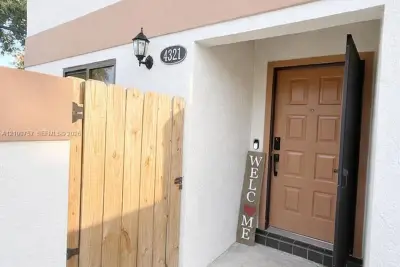 4321 SW 70th Ter, Davie: photo 1 of 15