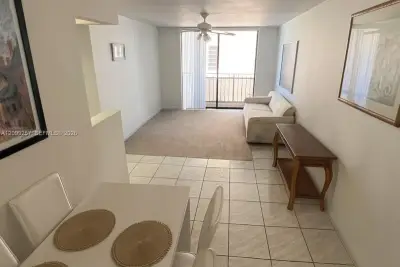 9686 Fontainebleau Blvd #402, Miami: photo 1 of 14