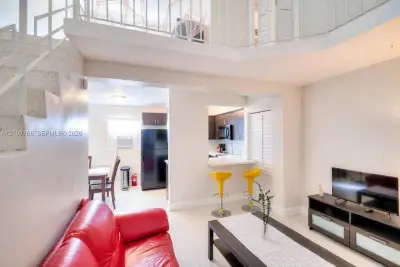 1220 SW 5th St #16, Miami: photo 1 of 4