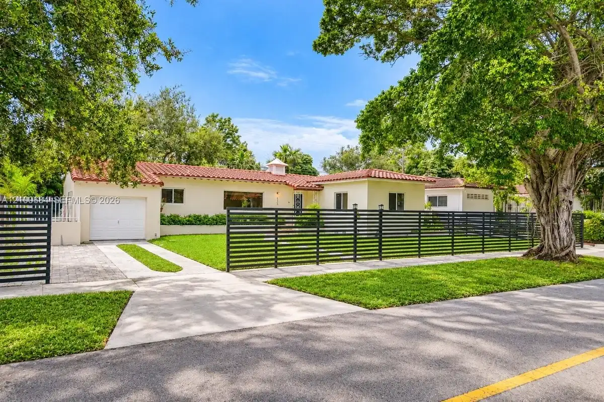 535 SW 39th Ave, Miami: photo 1 of 33
