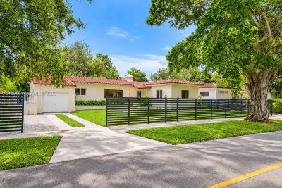 535 SW 39th Ave, Miami: photo 1 of 33