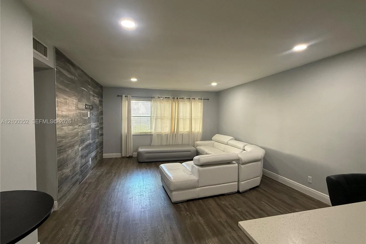 610 SE 2nd Ave #L4, Deerfield Beach: photo 1 of 19