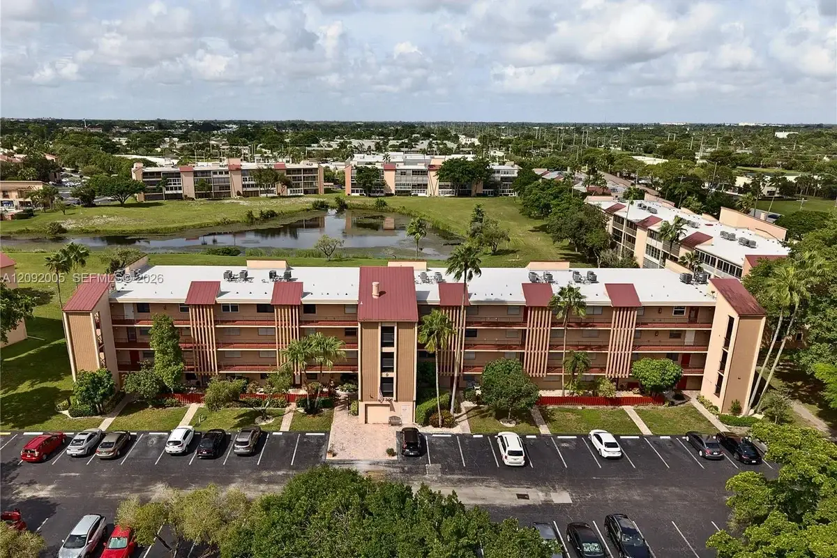 7301 NW 1st St #401, Margate: photo 1 of 35