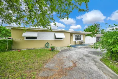 230 N 67th Ave, Hollywood: photo 1 of 34
