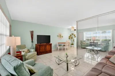 5203 NE 24th Ter #B105, Fort Lauderdale: photo 1 of 23