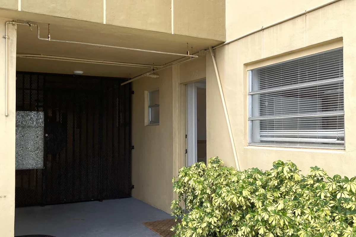 16400 NE 17th Ave #108, North Miami Beach: photo 1 of 13