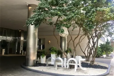 92 SW 3rd St #5102, Miami: photo 1 of 12