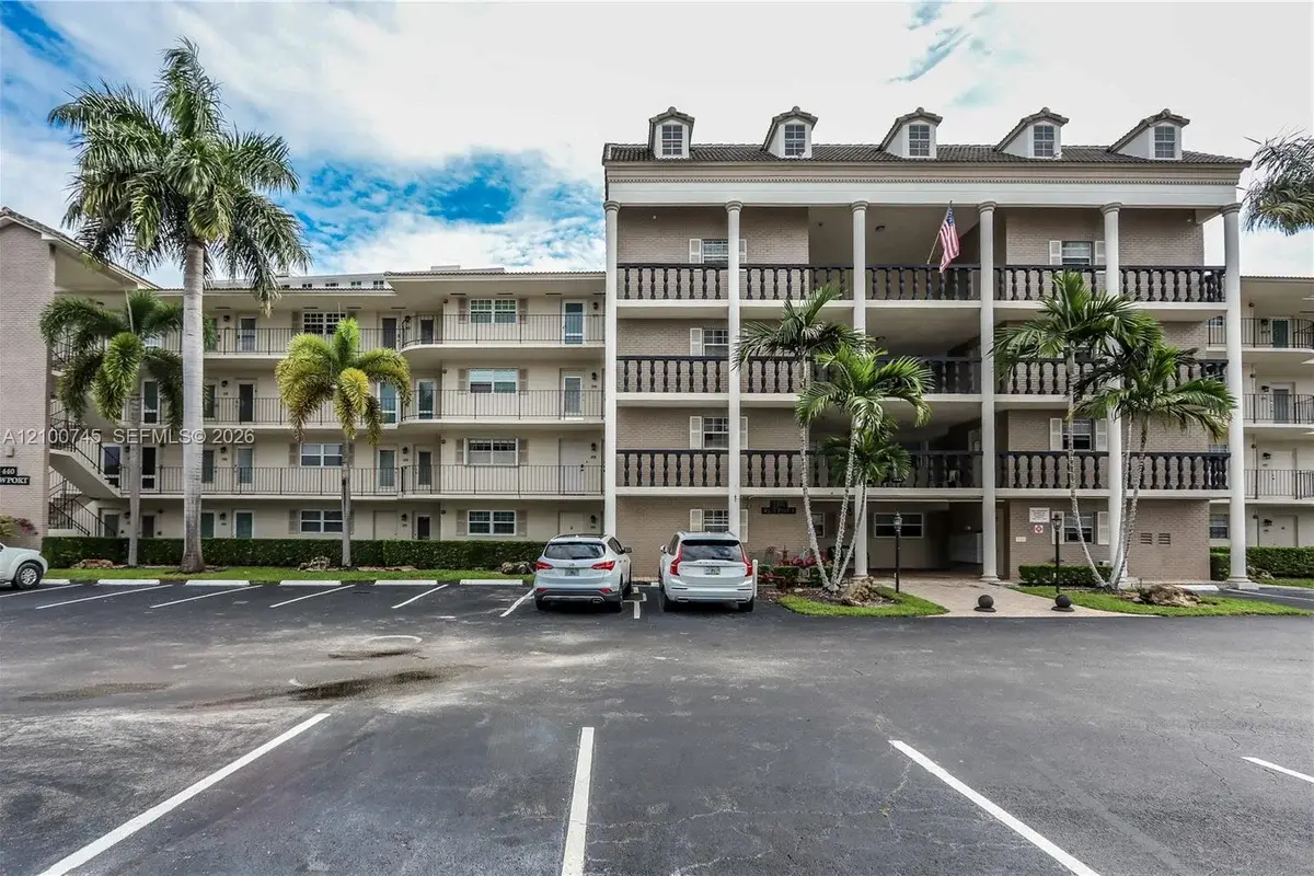 440 Paradise Isle Blvd #107, Hallandale Beach: photo 1 of 33