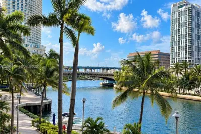 690 SW 1st Ct #305, Miami: photo 1 of 25