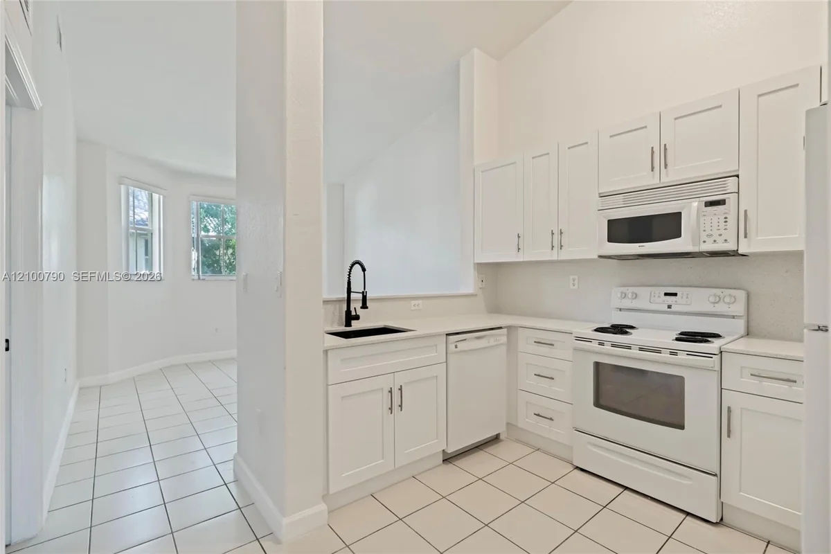 Condo in Homestead: photo 1 of 33