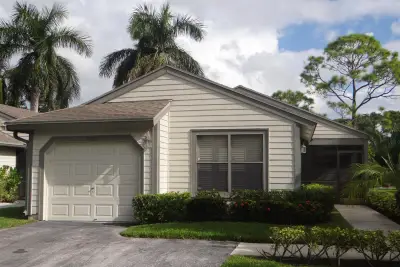2529 Bedford Mews Dr, Wellington: photo 1 of 26