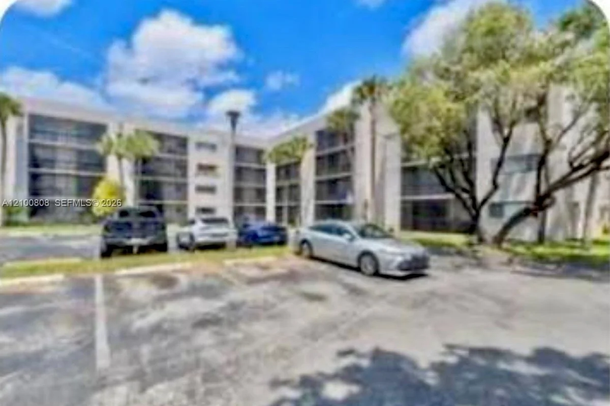 8420 SW 133rd Ave Rd #306, Miami: photo 1 of 8