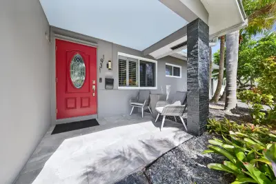 1931 NW 38th St NW, Oakland Park: photo 1 of 33