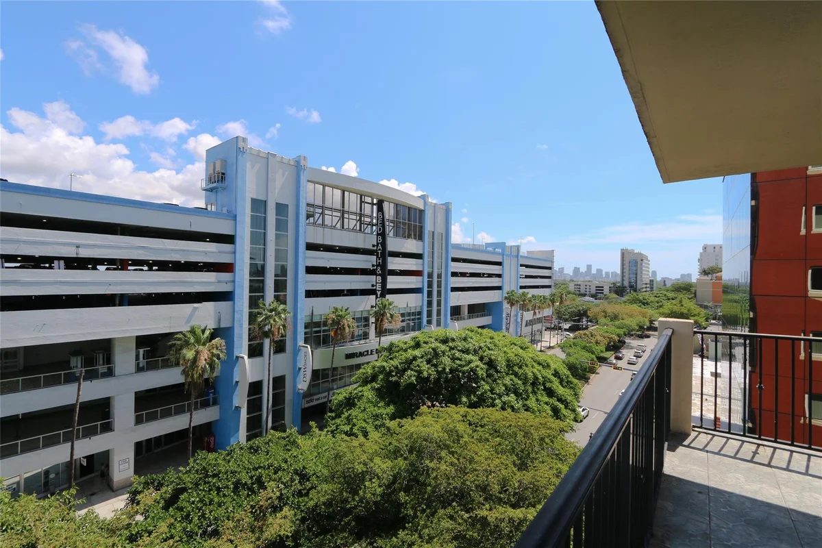 3410 Coral Way #701, Miami: photo 1 of 24