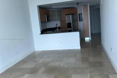 480 NE 30th St #902, Miami: photo 1 of 10