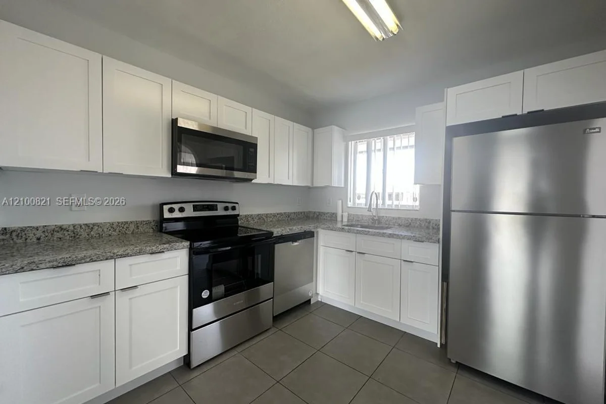 980 NE 170th St #212, North Miami Beach: photo 1 of 25
