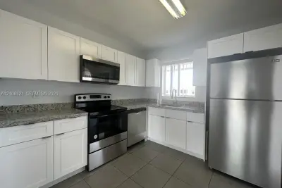 980 NE 170th St #212, North Miami Beach: photo 1 of 25