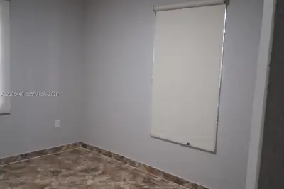 474 E 10th St, Hialeah: photo 1 of 6