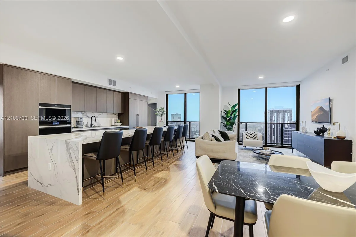 398 NE 5th St #3718-3719, Miami: photo 1 of 68