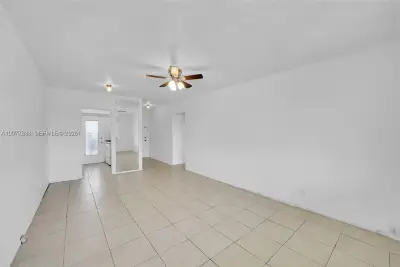 1050 E Sample Rd #309, Pompano Beach: photo 1 of 20