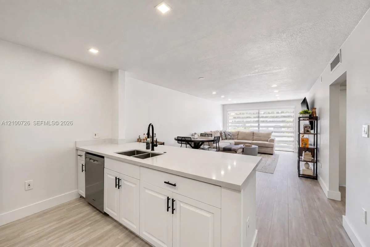 8267 SW 128th St #115, Pinecrest: photo 1 of 27