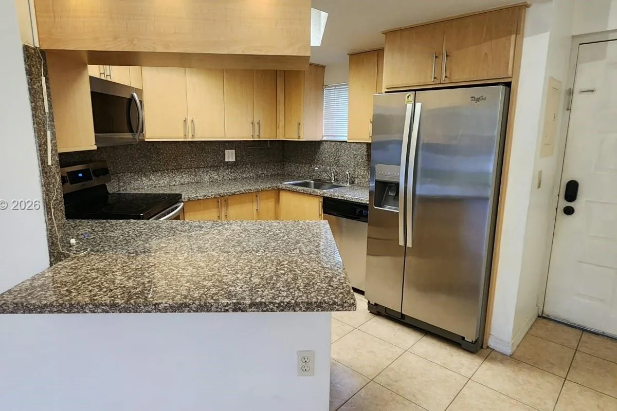 8343 Lake Dr #108, Doral: photo 1 of 15