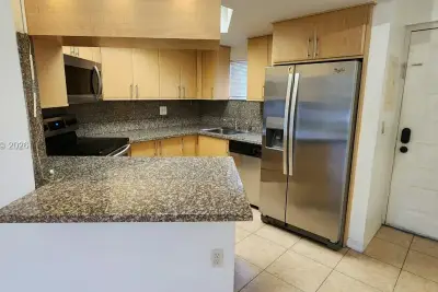 8343 Lake Dr #108, Doral: photo 1 of 15