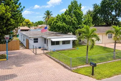 6331 Taylor St, Hollywood: photo 1 of 35